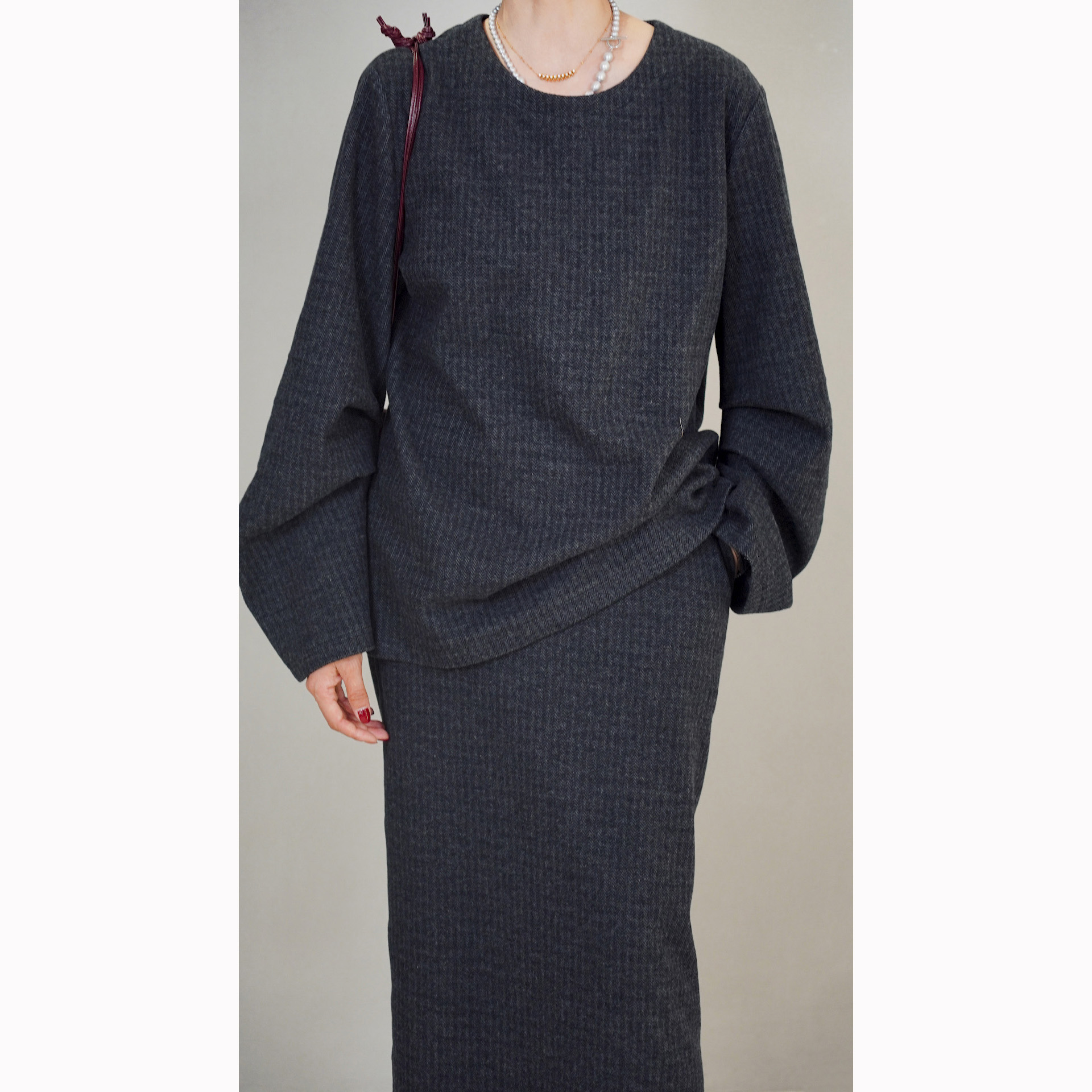 张张本张 懒人B备 牛绒極简舒适慵懒宽松毛衣套头卫衣半裙套装