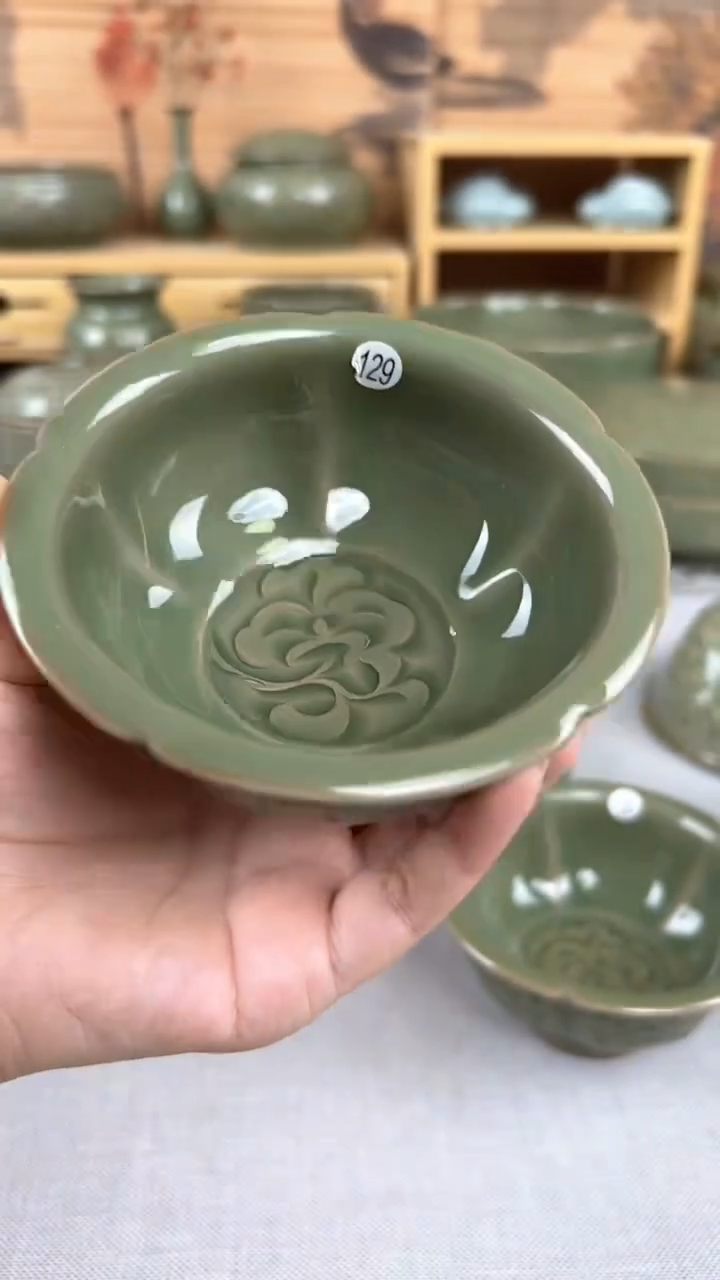 【闪购商品】瓷其他纯手工秘色牡丹葵口出筋压手杯129