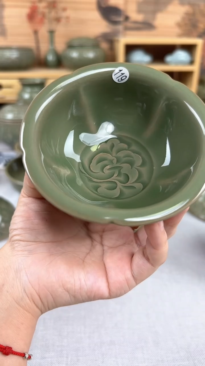 【闪购商品】瓷其他纯手工秘色牡丹葵口出筋压手杯119