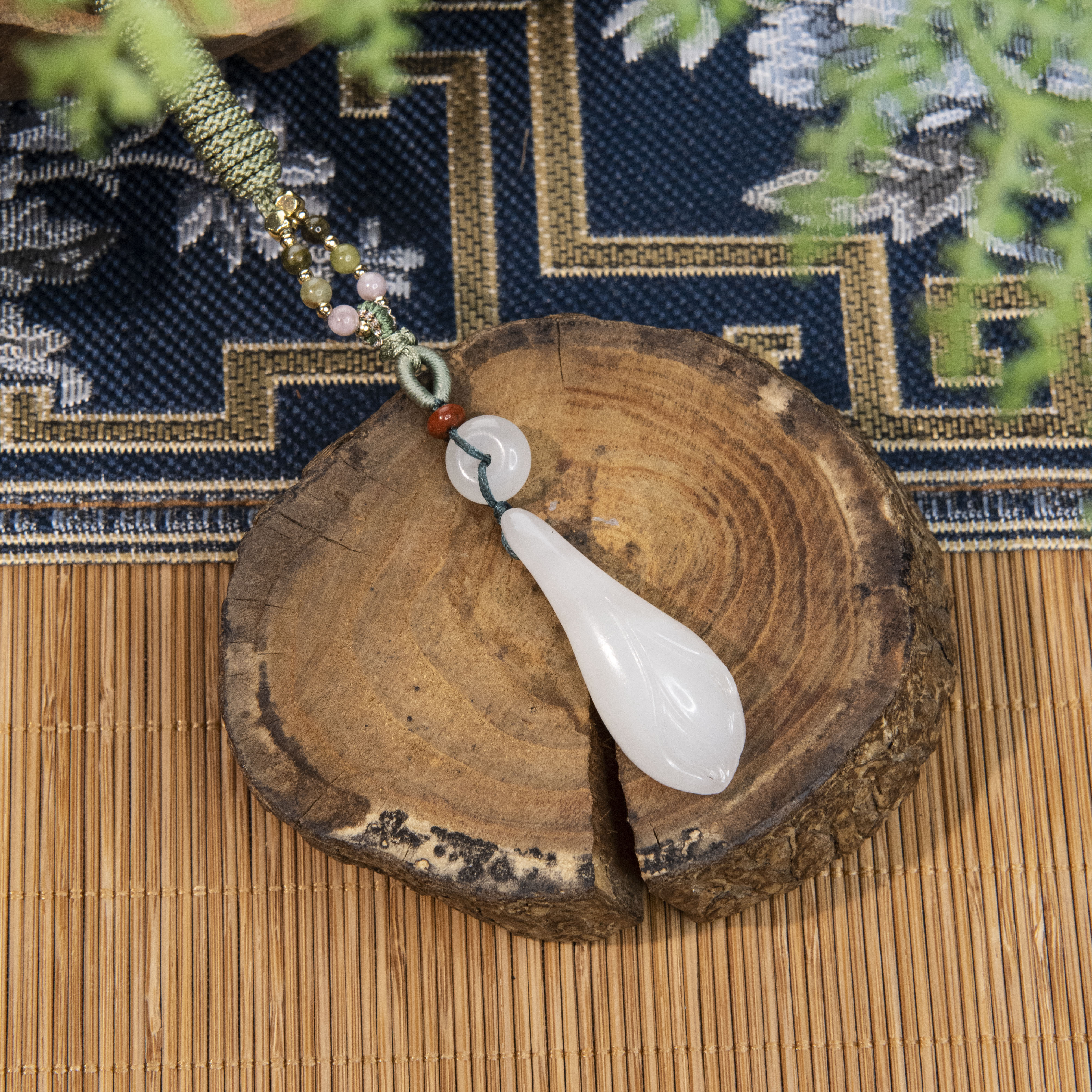 【左氏珠宝】  和田玉白玉玉兰花朵吊坠美人款雕刻1008