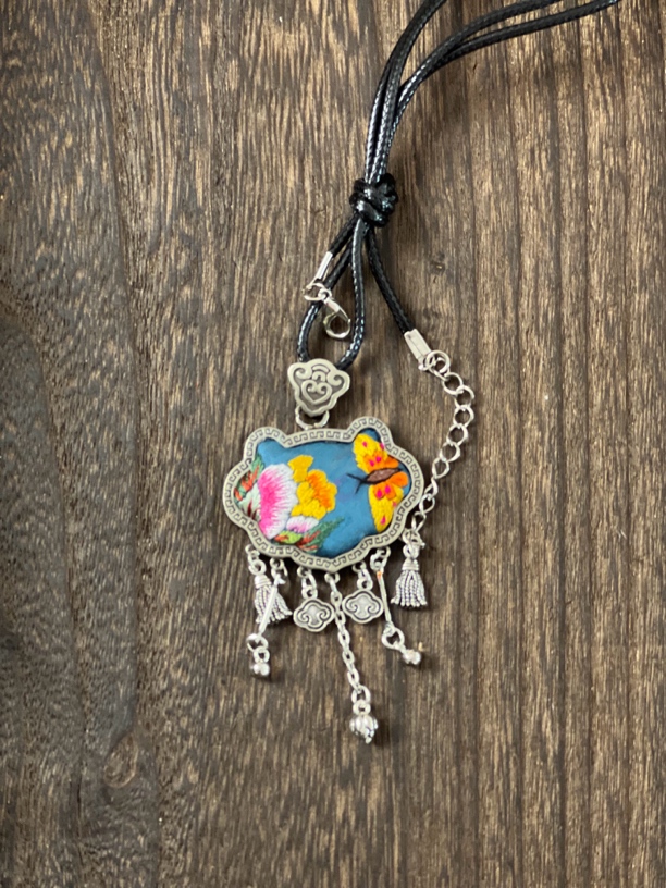 民族风苗银老绣吊坠 