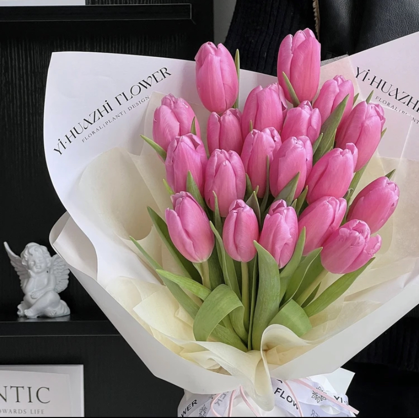 新粉郁金香水养鲜切花办公室室内瓶插花桌面装饰简单浪漫自然