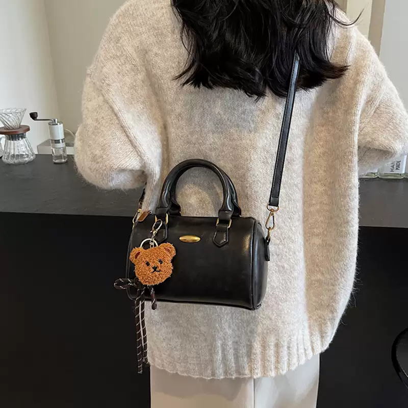 今年流行波士顿包包女秋冬百搭2024新款复古斜挎包女士手提枕头包