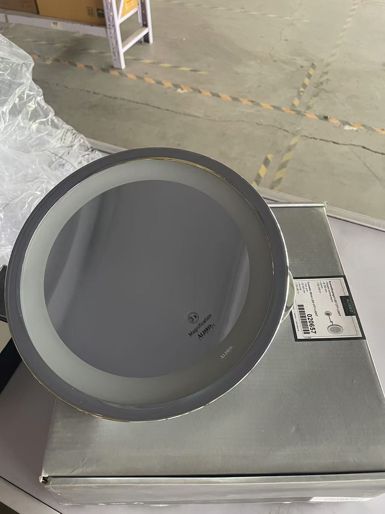 艾利秀--墙装带灯化妆镜（样品）