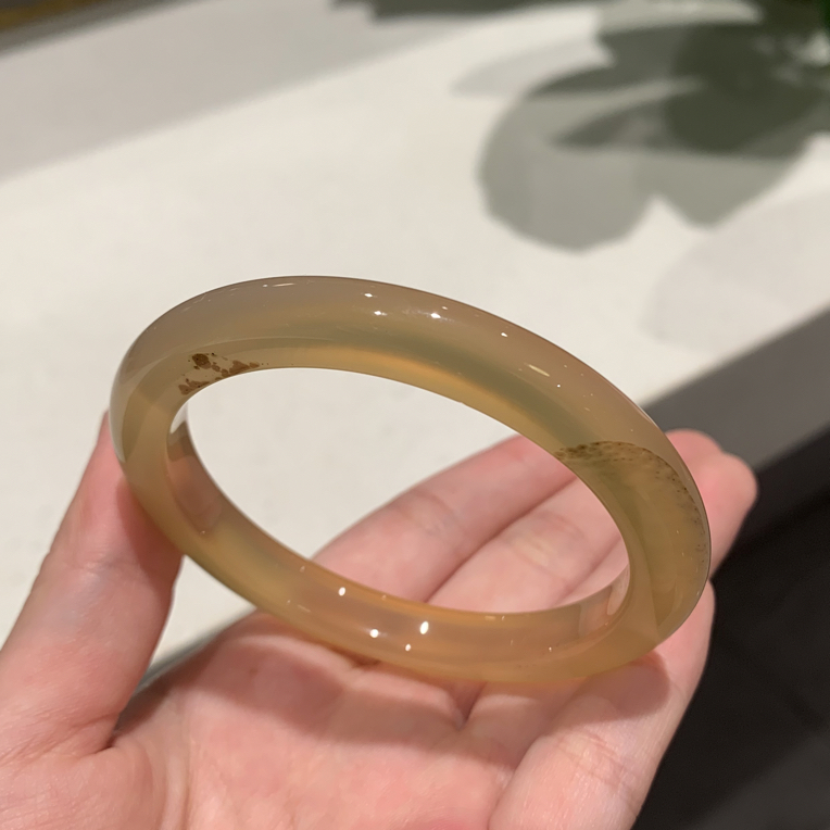 天然玛瑙香槟金泥鳅背～55➕圈口（飘水草花）