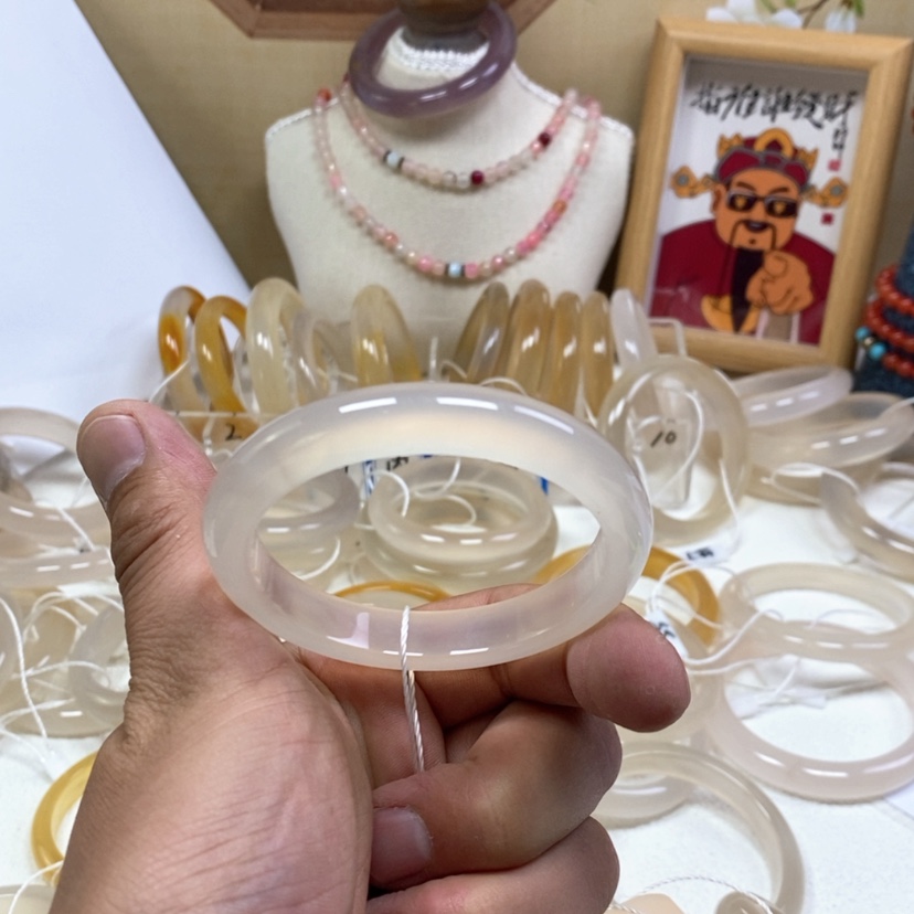 【闪购商品】玛瑙/玉髓手镯未镶嵌?**焉