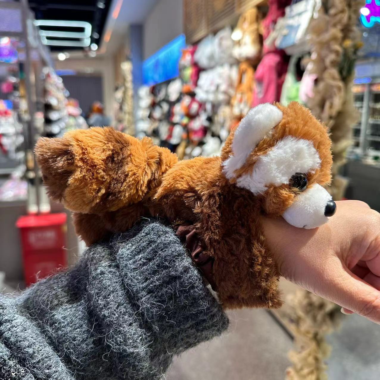 可爱卡通动物公仔啪啪圈毛绒小熊猫手腕带小熊猫创意手环包包挂件