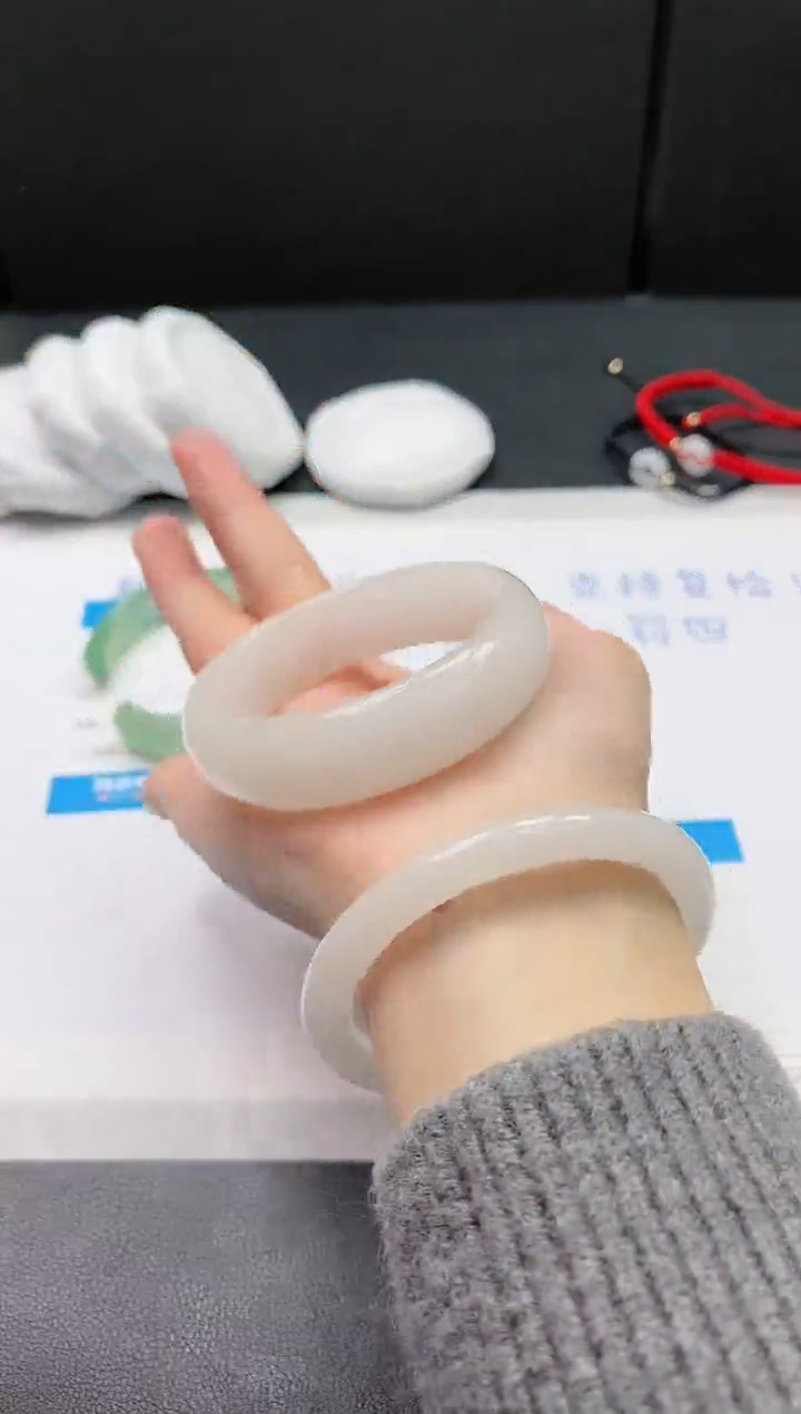 【闪购商品】石英质玉手镯未镶嵌115-52