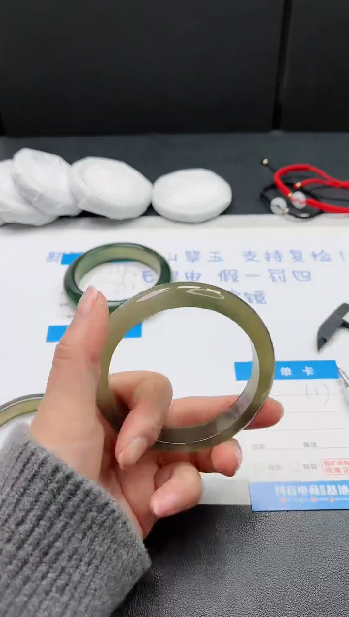 【闪购商品】石英质玉手镯未镶嵌137-60