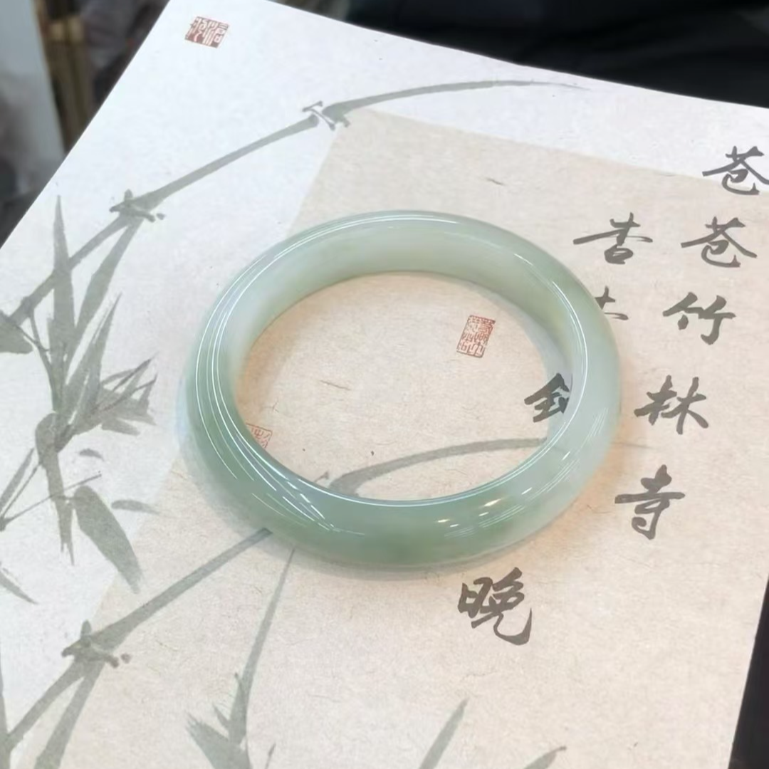 编号：147时尚天山翠手镯多样性发货 