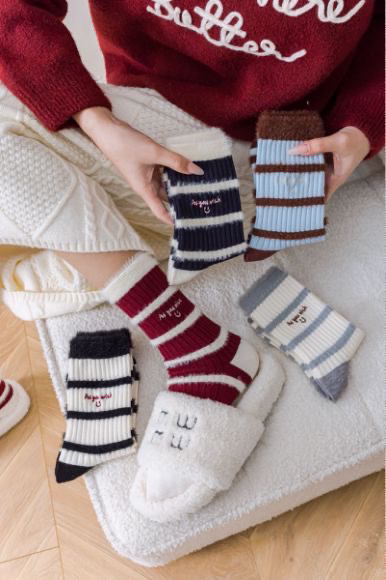 兔绒拼毛绒条纹袜子女中筒秋冬加厚保暖拼色简约堆堆袜潮
