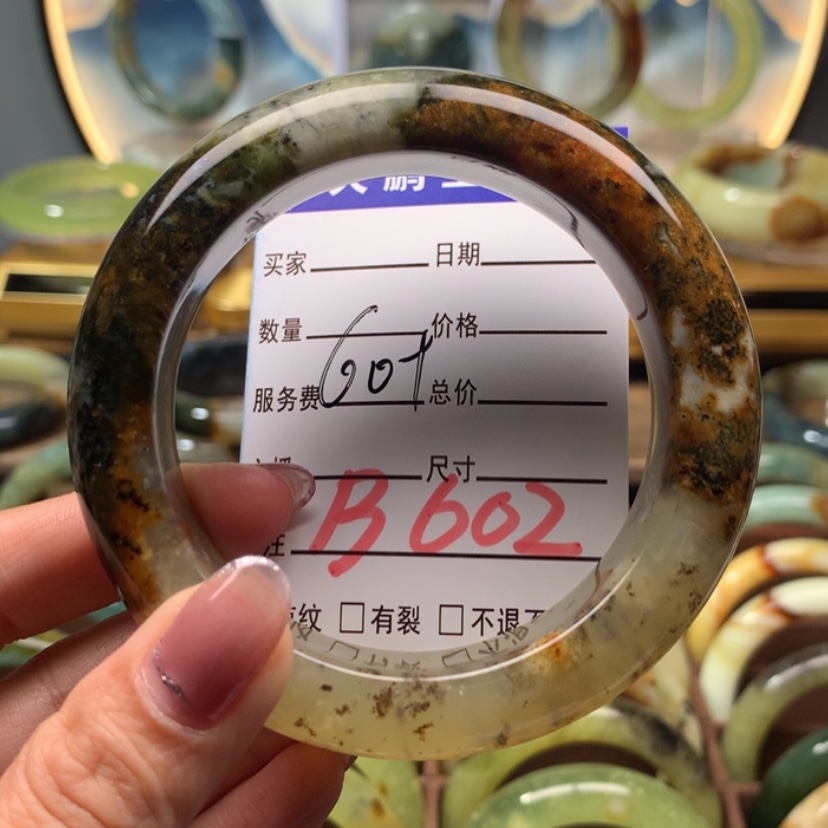 【闪购商品】蛇纹石玉手镯未镶嵌希**奶