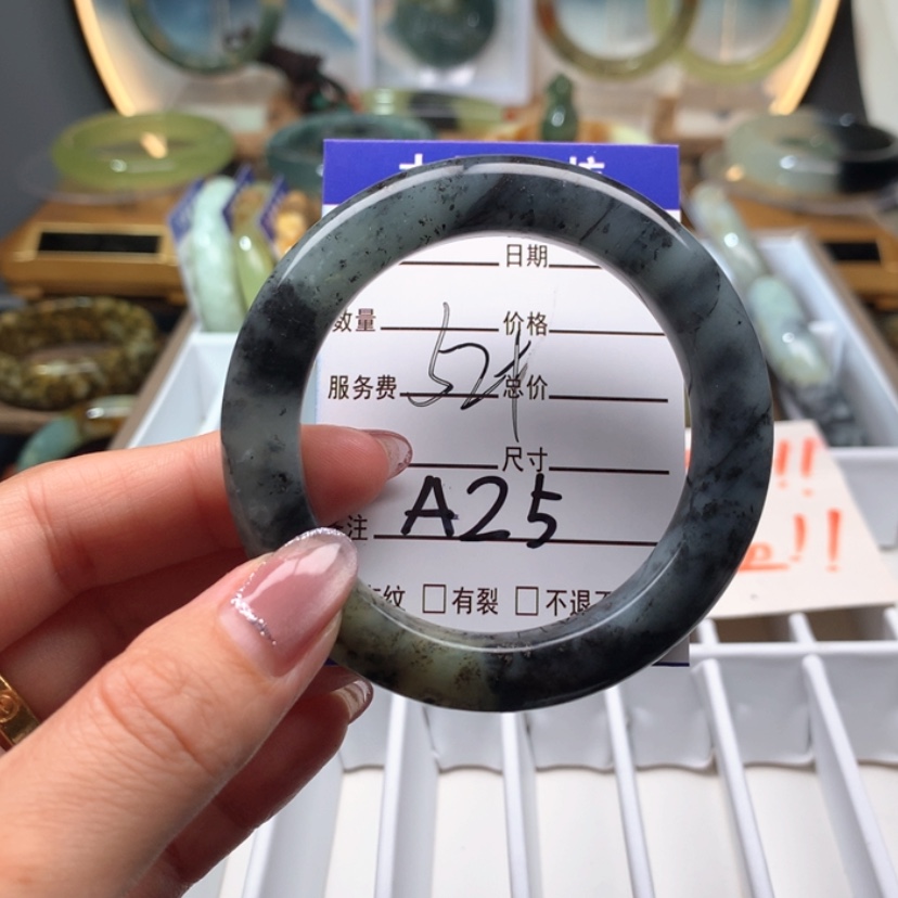 【闪购商品】蛇纹石玉手镯未镶嵌