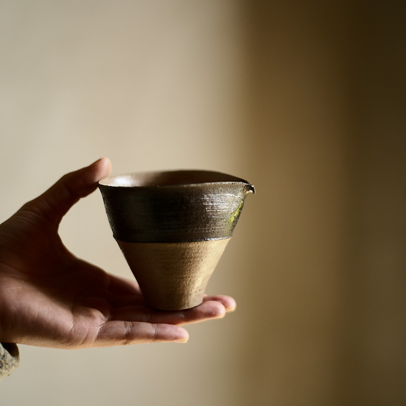 饮山淡月 手工拉坯公道杯 陶泥分茶器 金属釉粉引茶器