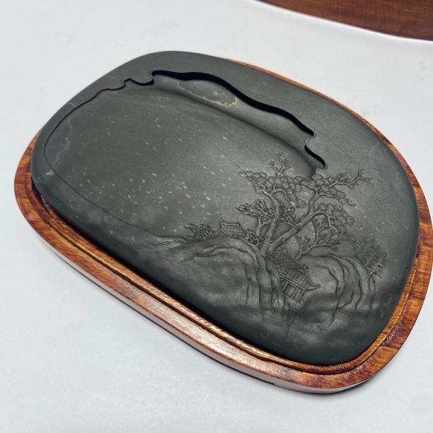 江南水乡 龙尾老坑金星 13.2×9×1.5厘米 香樟木盒