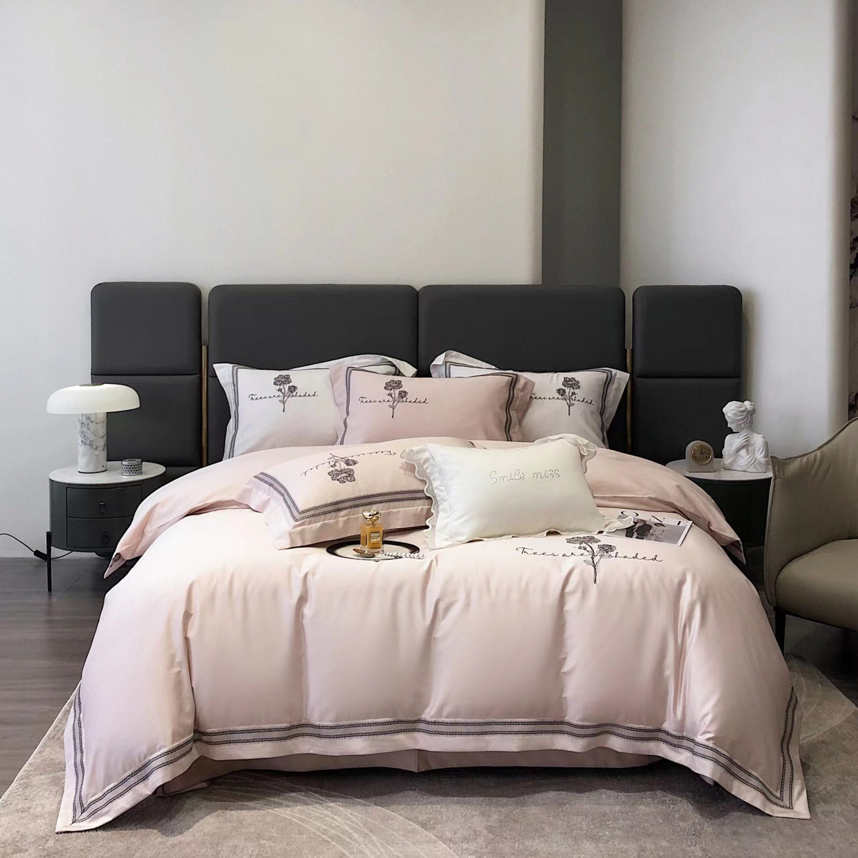 轻奢时尚纯色刺绣高档被套百支贡缎棉四件套设计师绣花简约