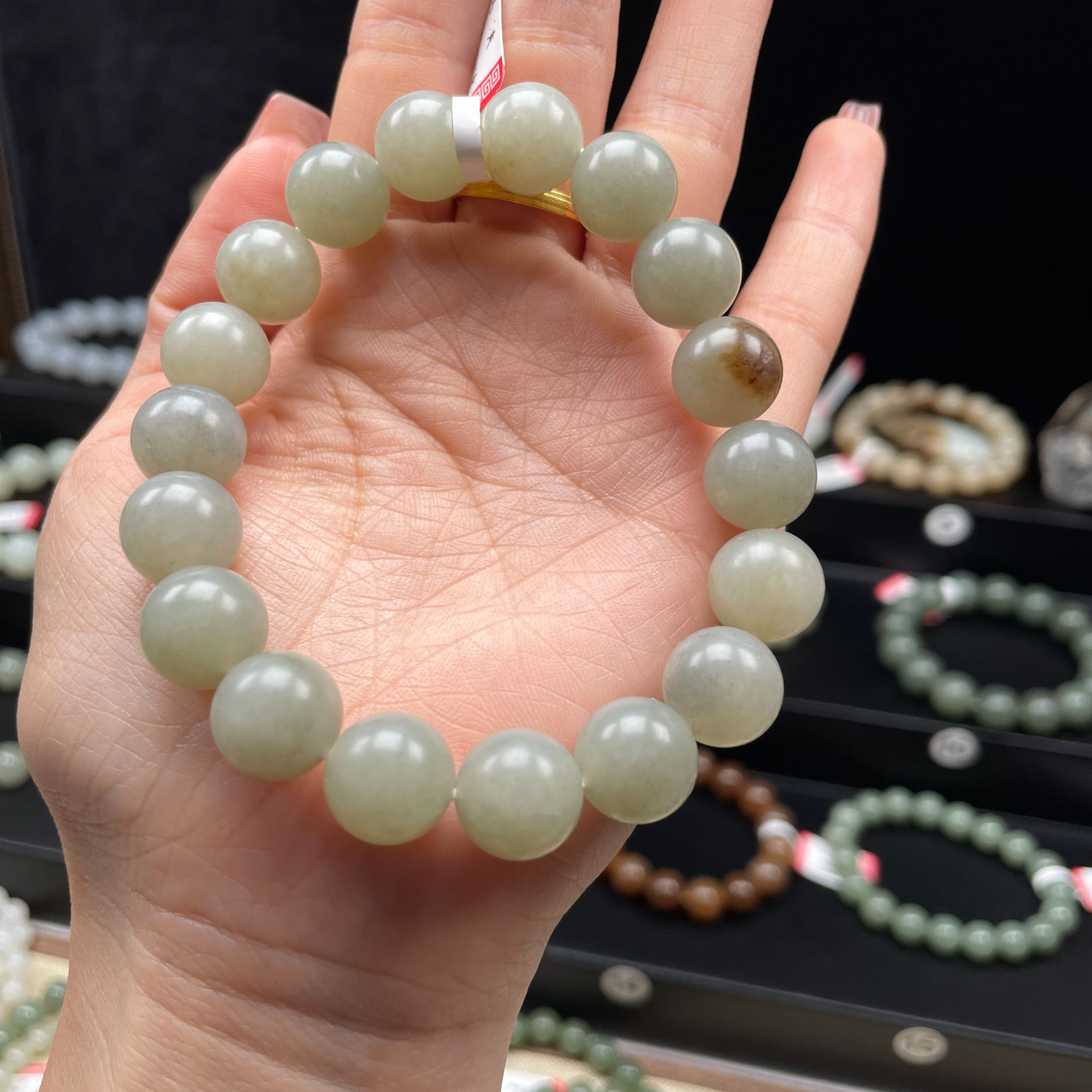 天然新疆和田玉子料青玉手串