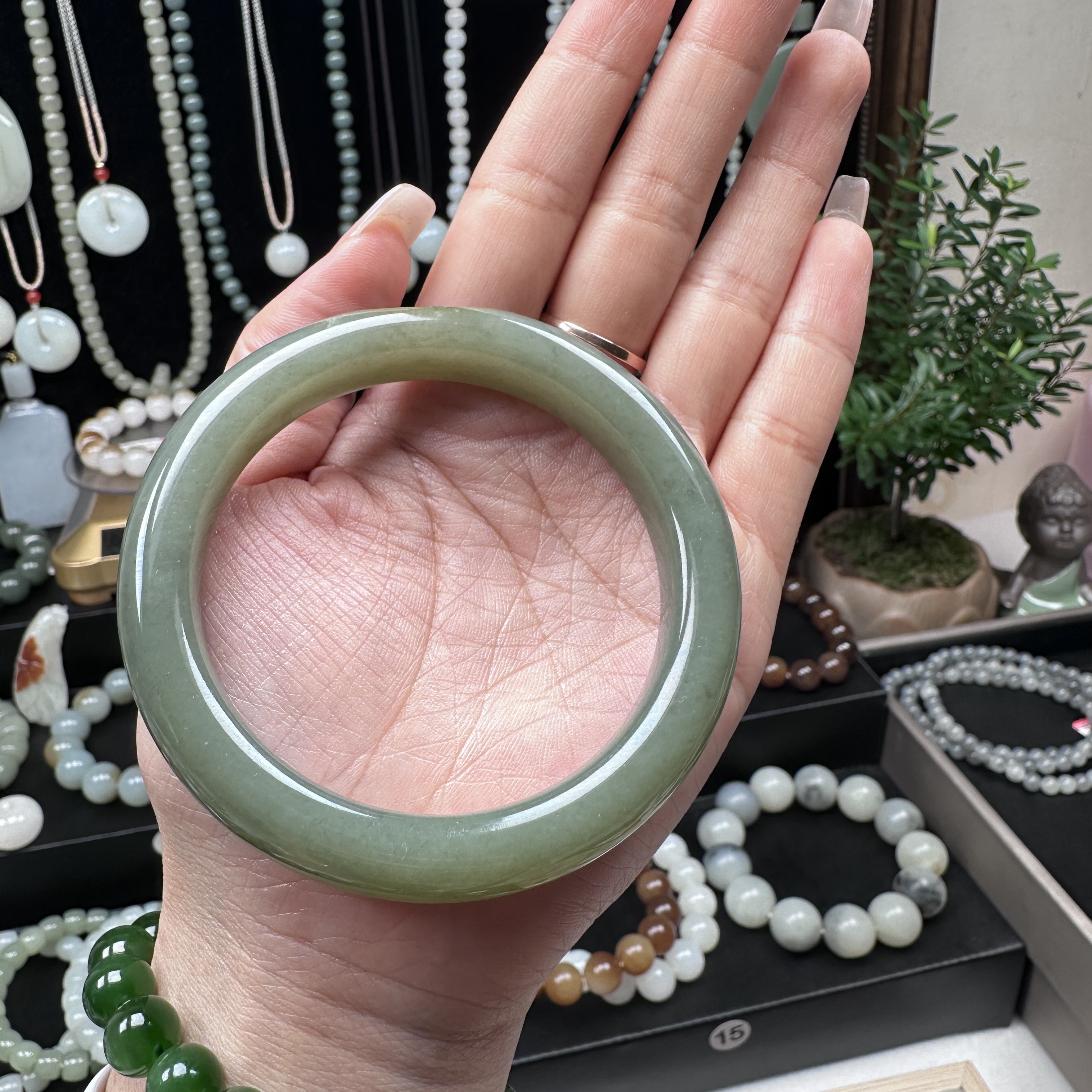 天然和田玉沙枣青手镯