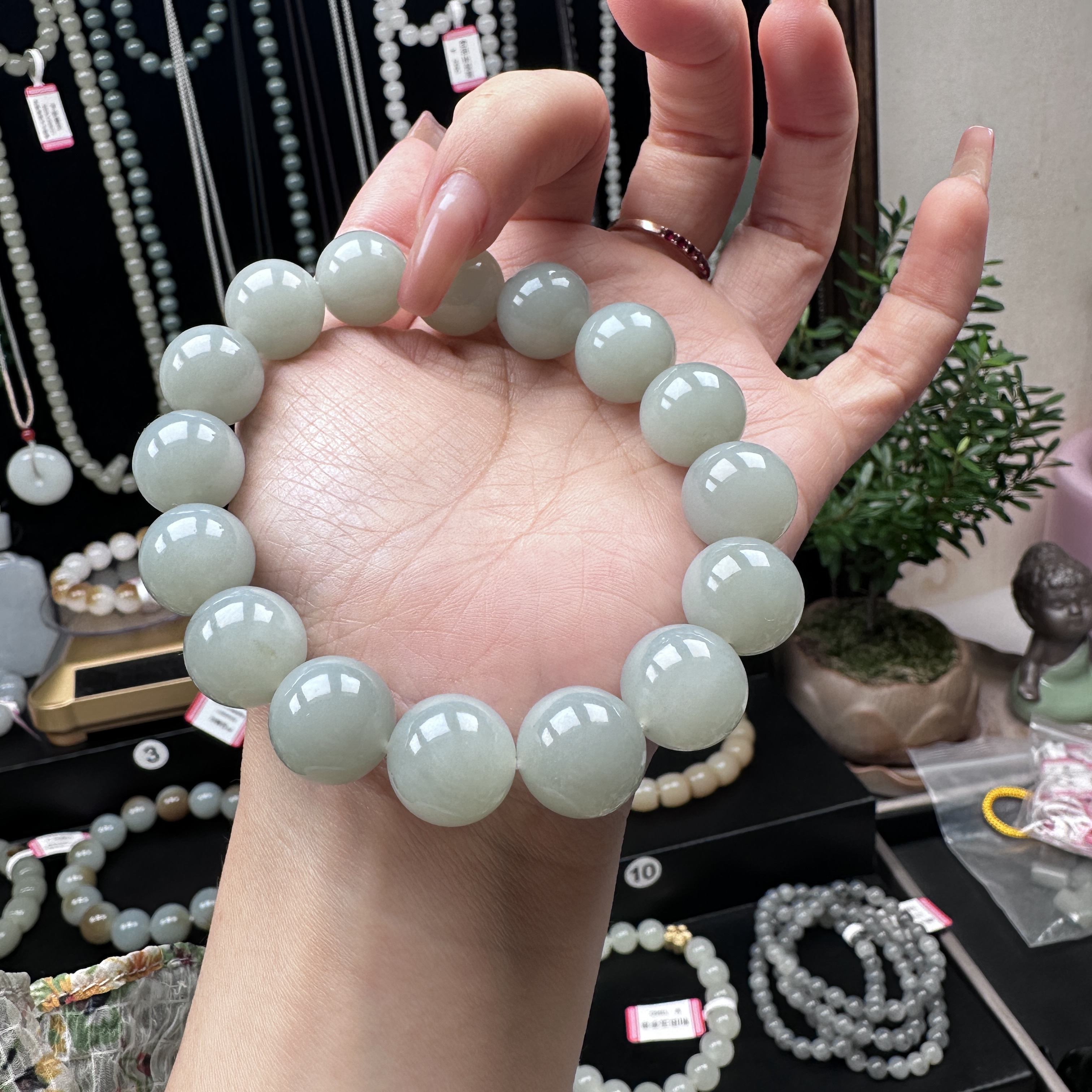 天然和田玉且末天空蓝手串