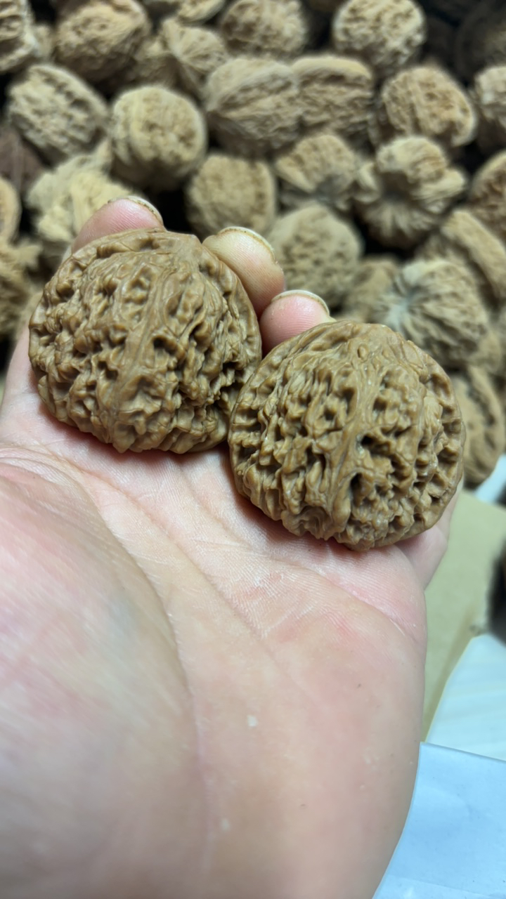 文玩核桃琢鹿南疆石