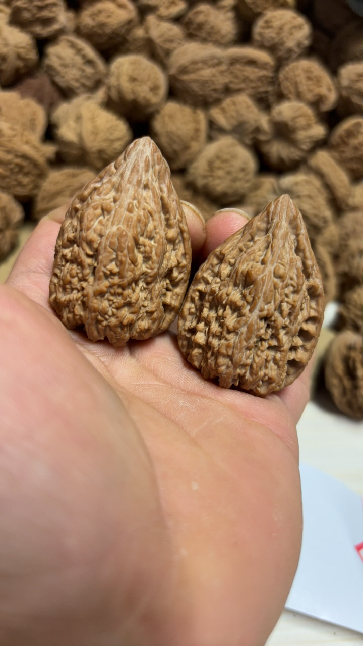 文玩核桃琢鹿南疆石