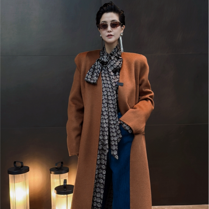 【顾文婷推荐】iIEWUOY有尾水波纹珍藏级羊绒极简大衣防寒 Y3923416