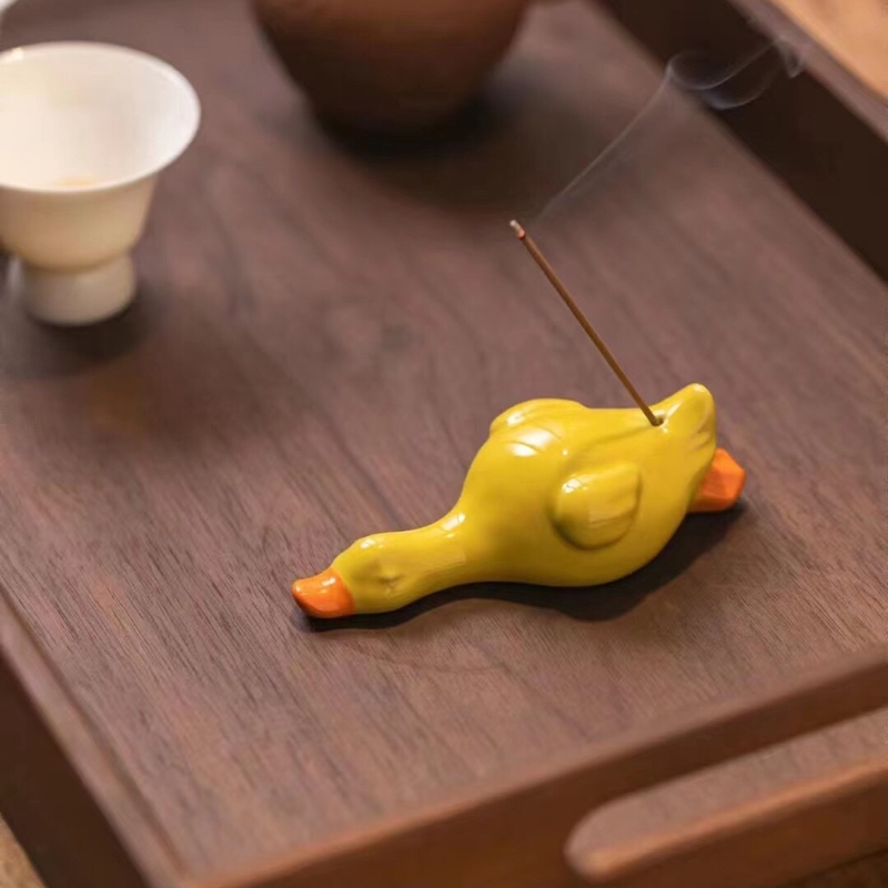 躺平鸭香插茶宠摆件创意可爱茶盘陶瓷摆件茶道摆件线香茶夹架香道
