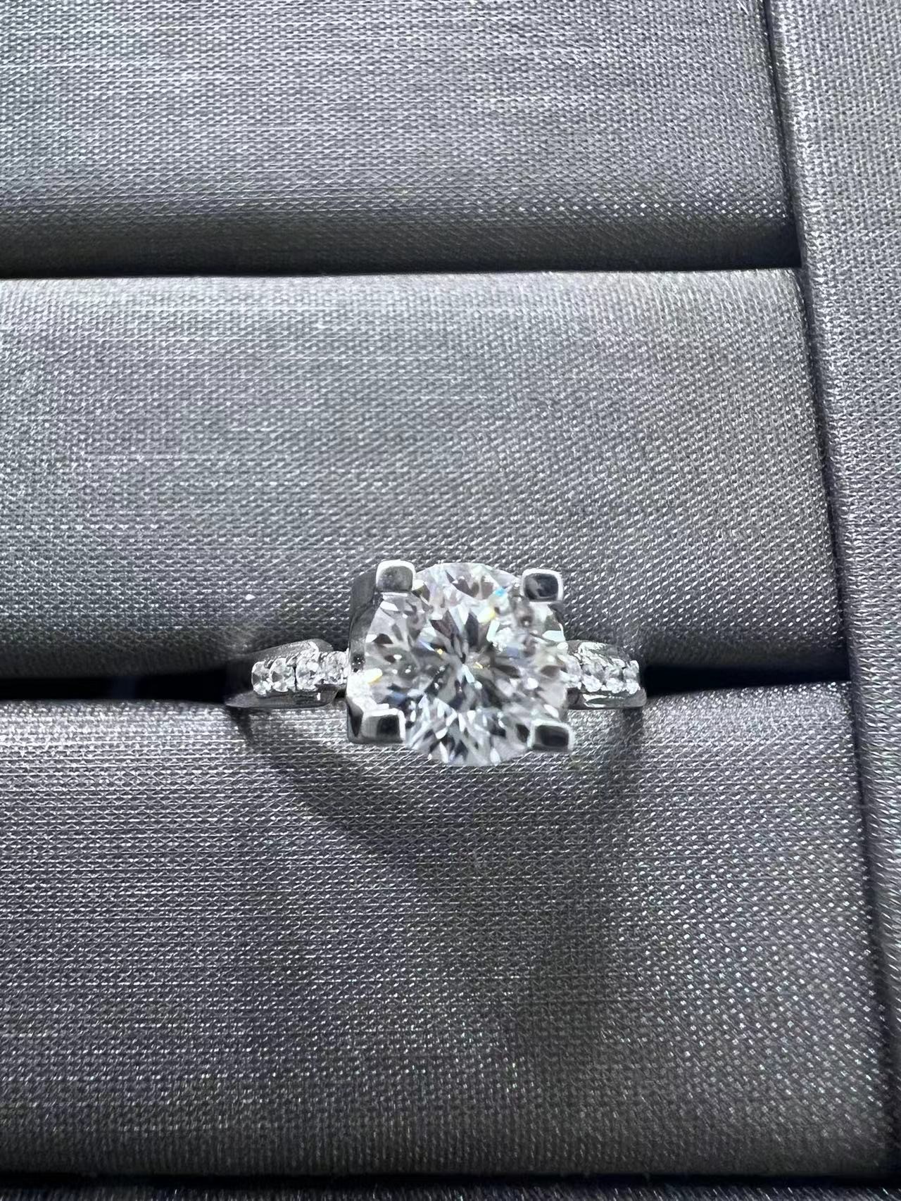 天花板牛头小蛮腰戒指一克拉1ct-H