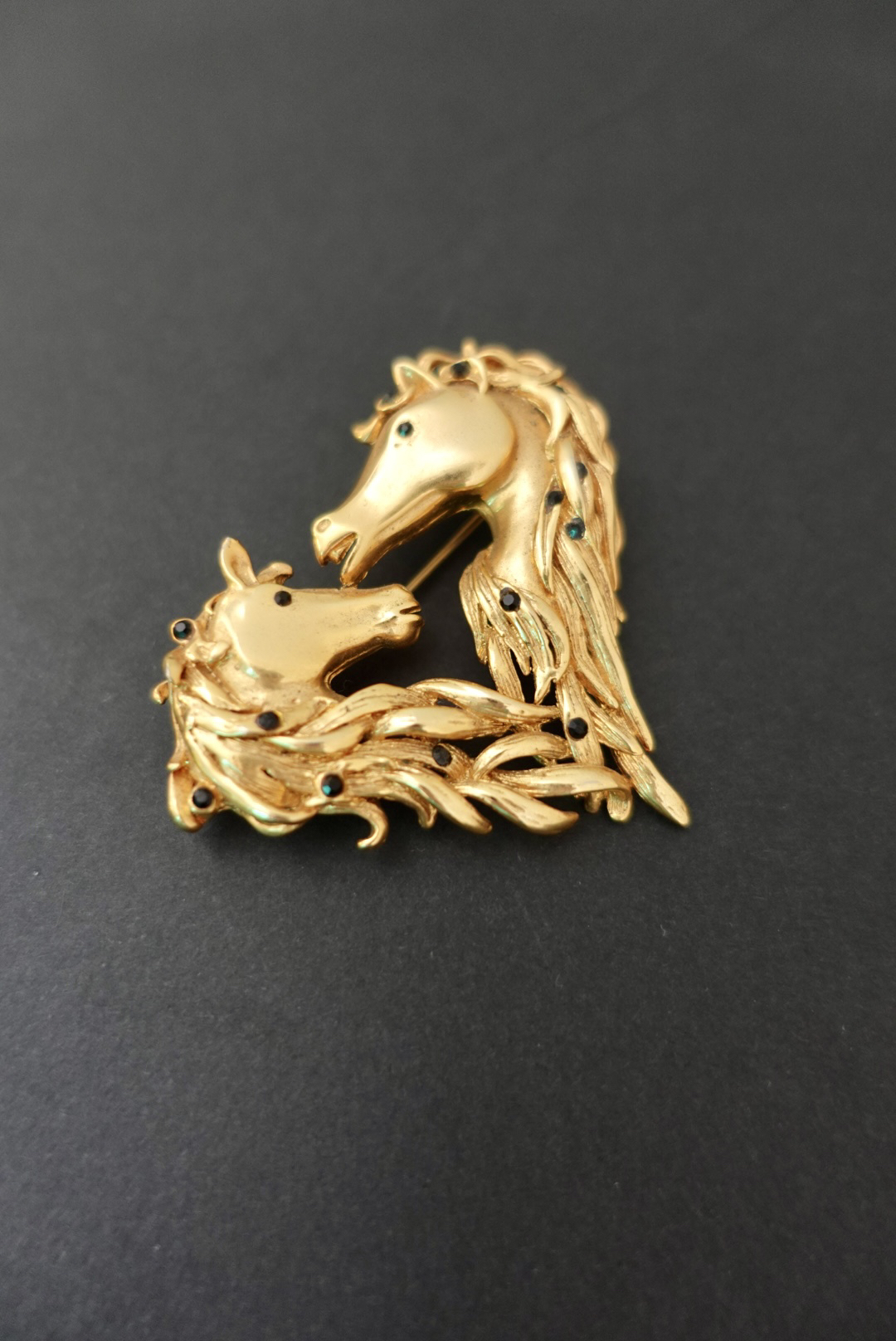 铜合金胸针 Vintage双马爱心胸针