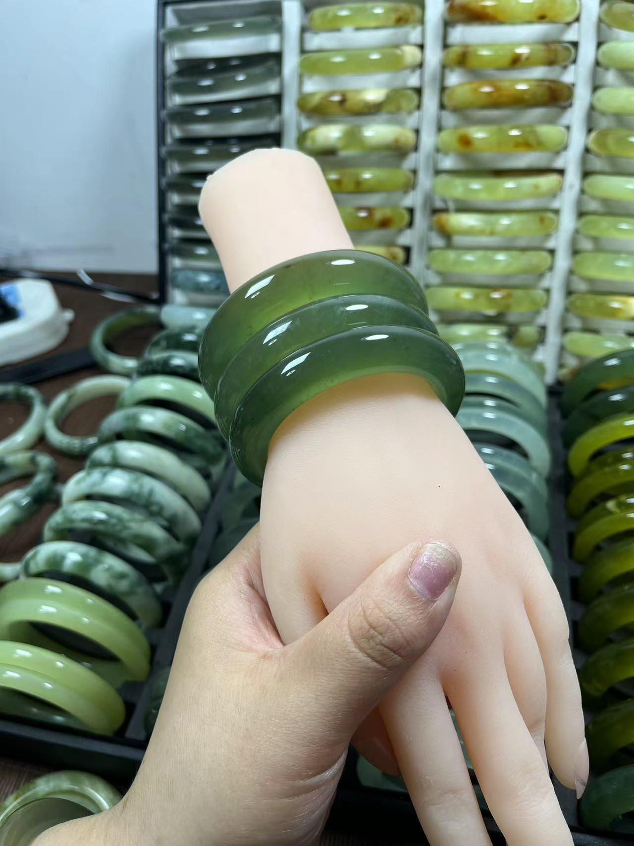 天然岫玉手镯女款