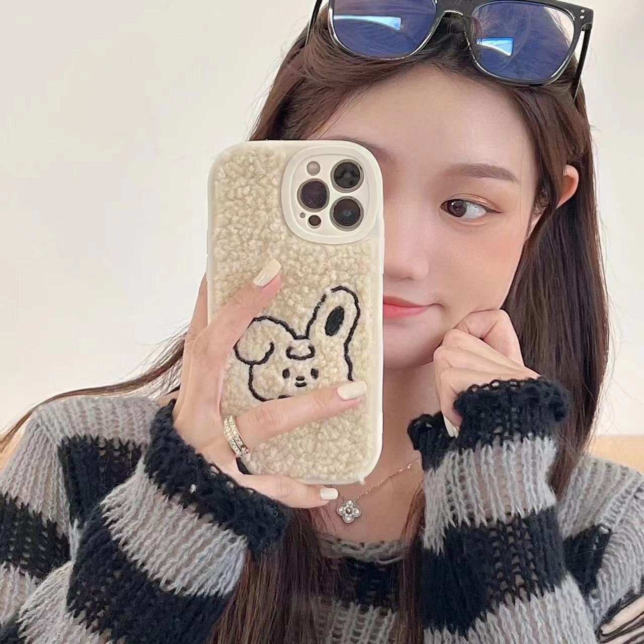 适用苹果系列iPhone14可爱毛巾绒13pro线条兔子12pro卡通11手机壳