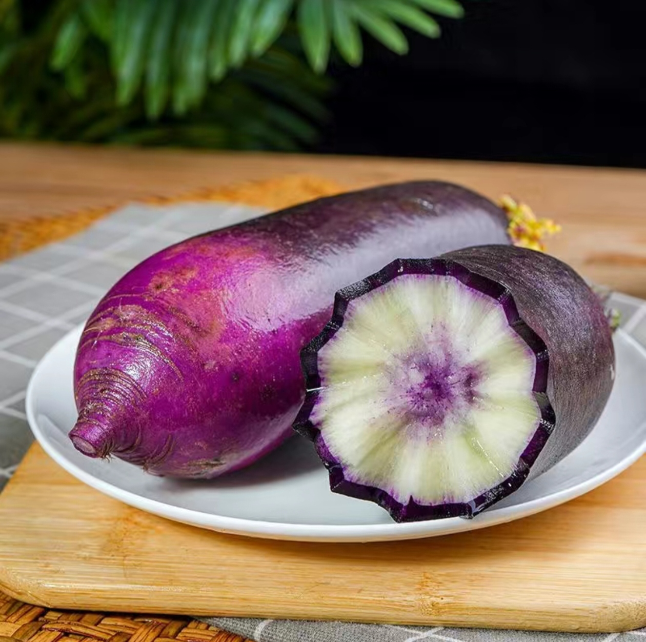 天津冰激凌水果萝卜。脆甜多汁，富含花青素。冷棚80分品质。