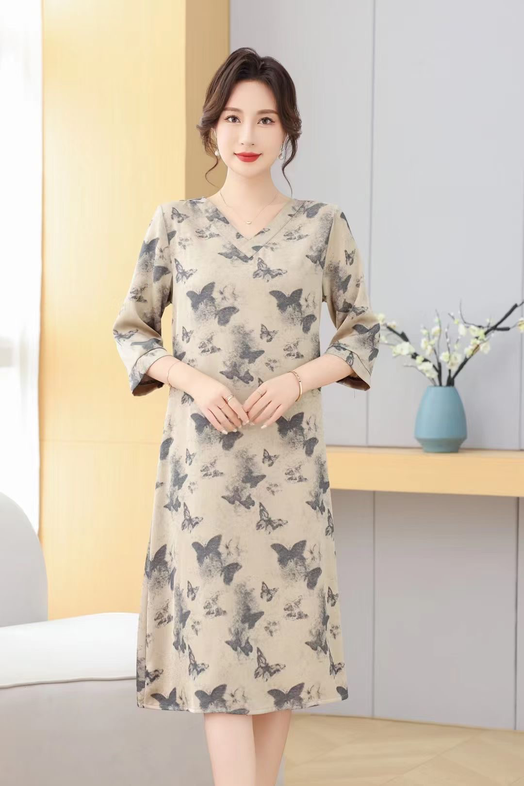 秋季新款香槟蝴蝶花显瘦遮肉气质时尚大方妈妈装连衣裙