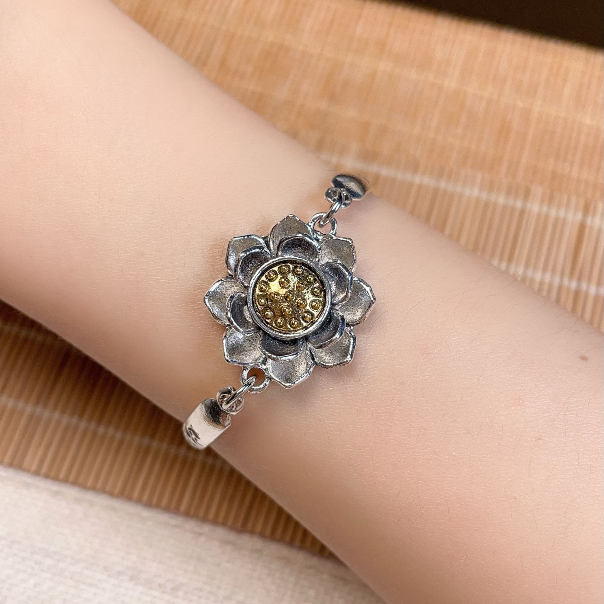 时尚莲花可旋转手链