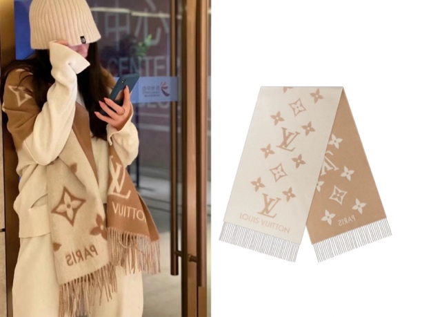 全新未使用 LouisVuitton/路易威登 Lv 字母羊绒双面围巾 奶茶色