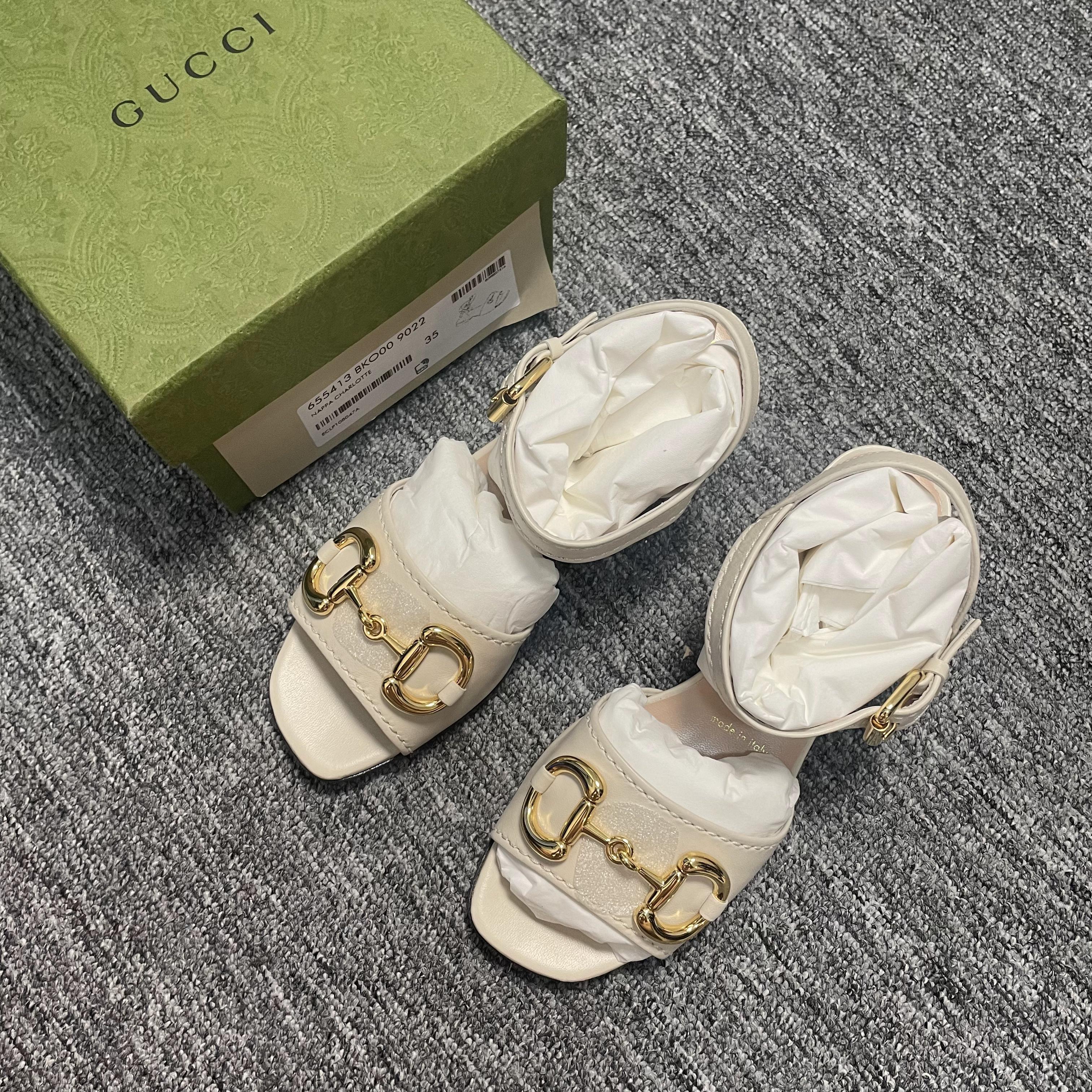 全新未使用 GUCCI/古驰 杏白色 女士 马卸扣 露趾2.5cm一字带凉鞋