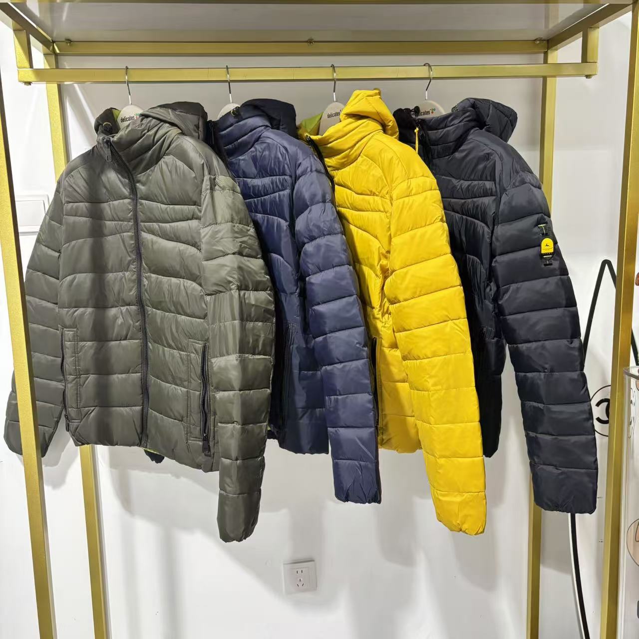 AH-4-11 秋冬季男款加厚拼接四色连帽棉服 09375