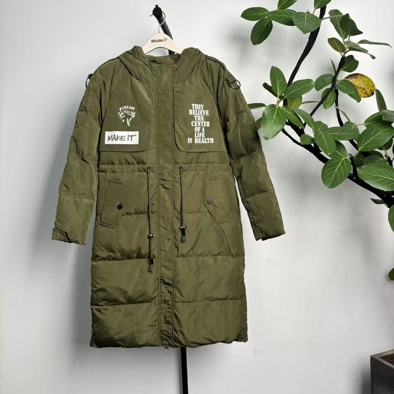 A 24新款冬季男士绿色字母印花中长款连帽羽绒服 22013