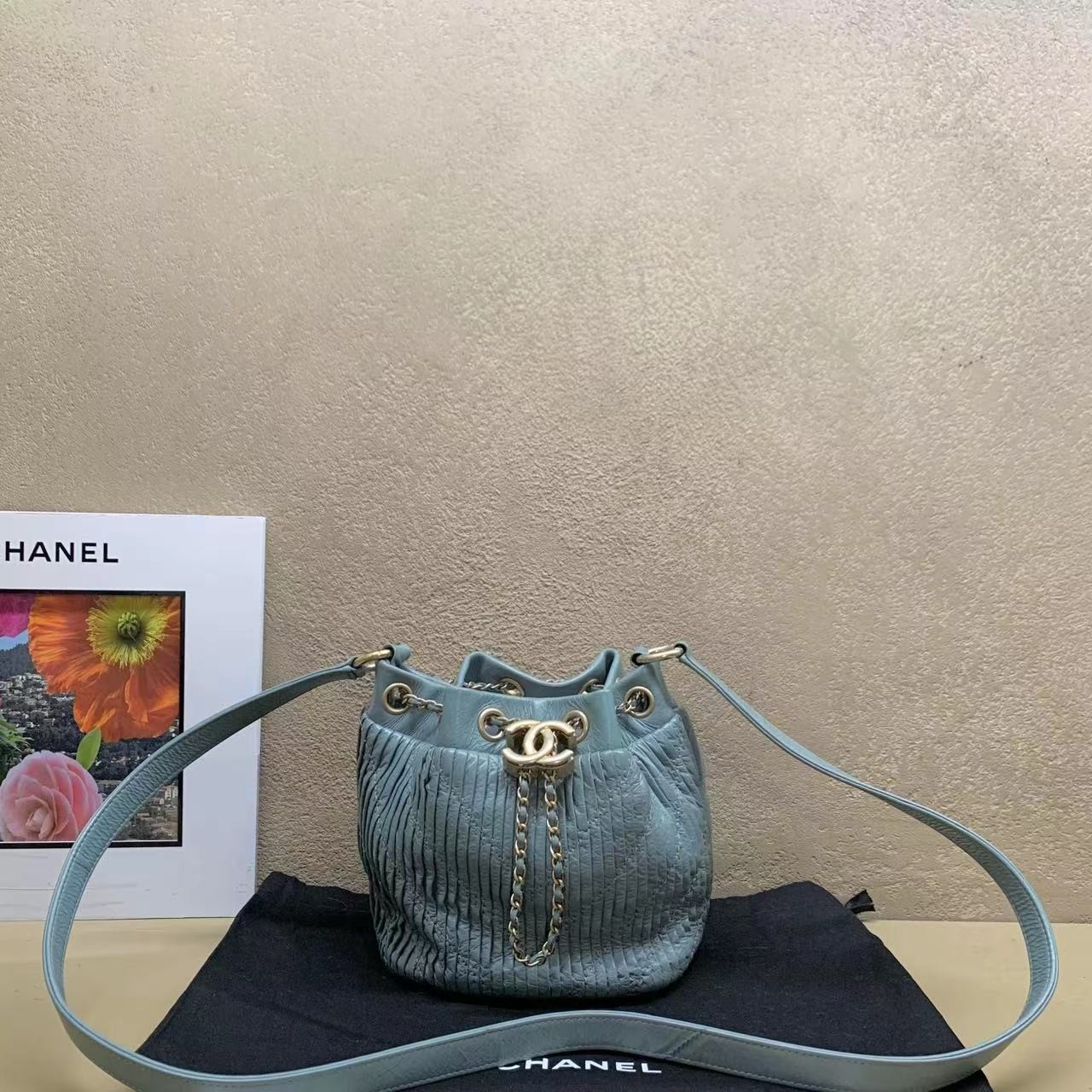 95新 Chanel/香奈儿 壹臻中古/25开 湖蓝色褶皱水桶包/97988759