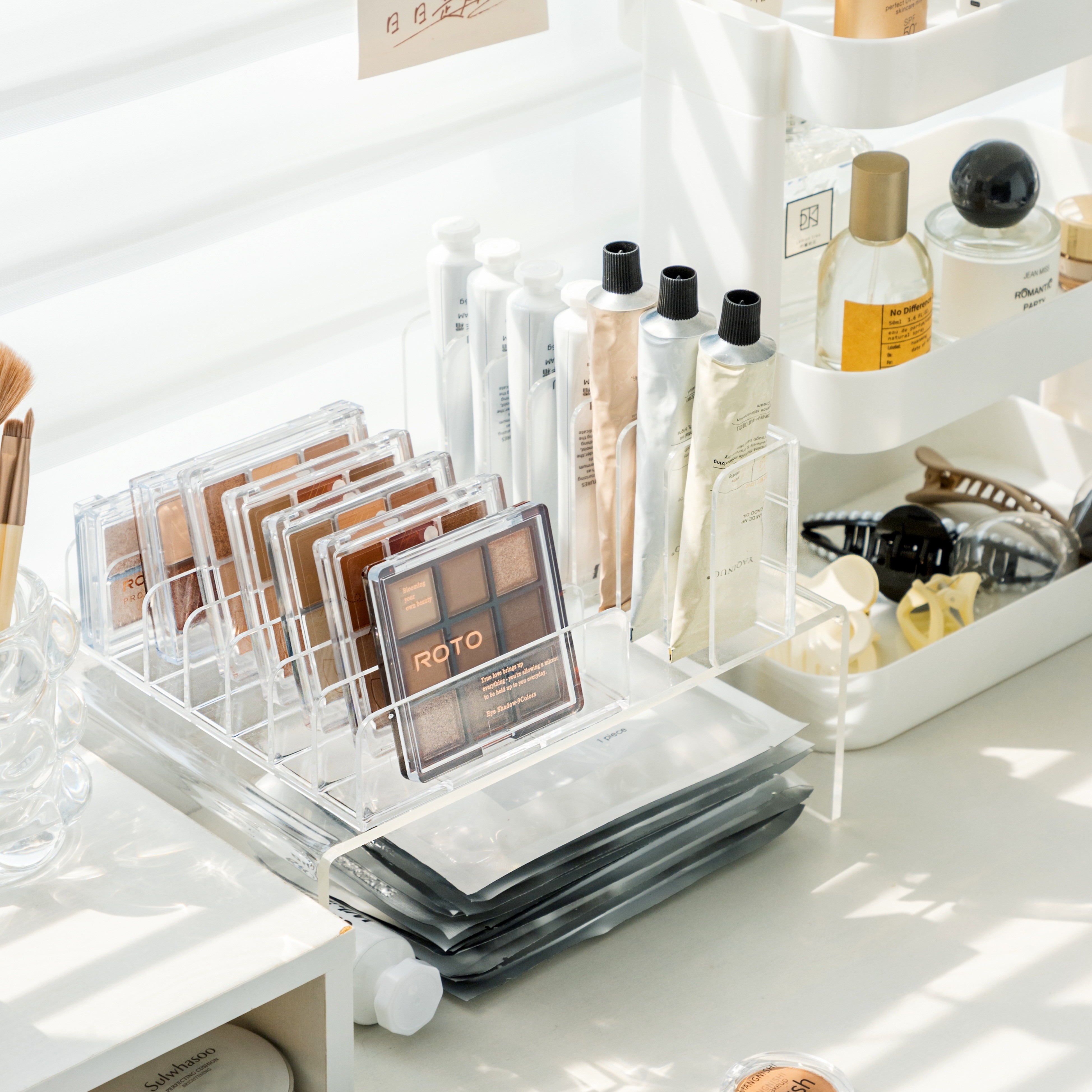 眼影盘收纳腮红粉饼气垫粉扑收纳盒整理架口红架透明化妆品置物架