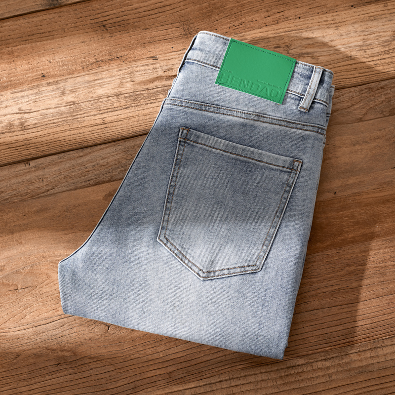 春夏新款月光白时尚百搭潮流直筒宽松水洗帅气男士牛仔裤轻奢