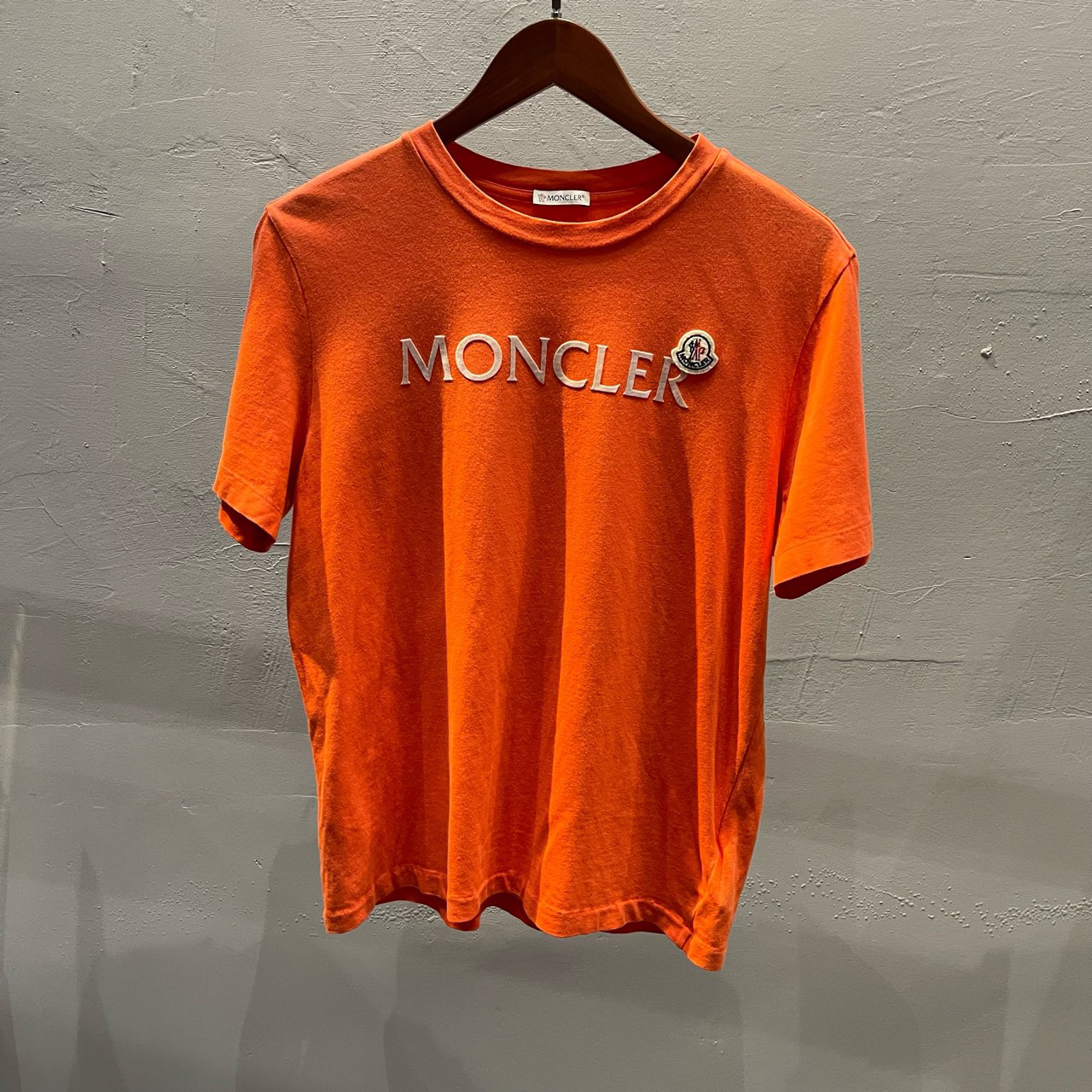 99新 MONCLER 蒙口  橘色胸前字母印花徽标logo短袖/S码/Sw24277