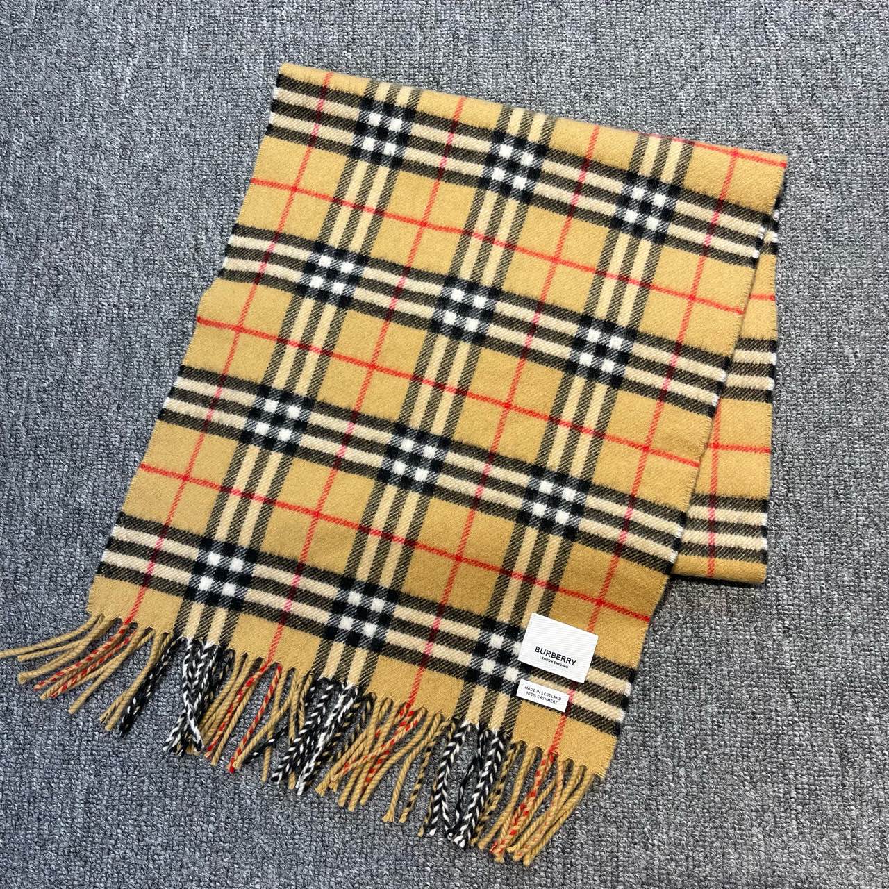 Burberry / 巴宝莉   山羊绒面料经典格纹围巾/Sw23961