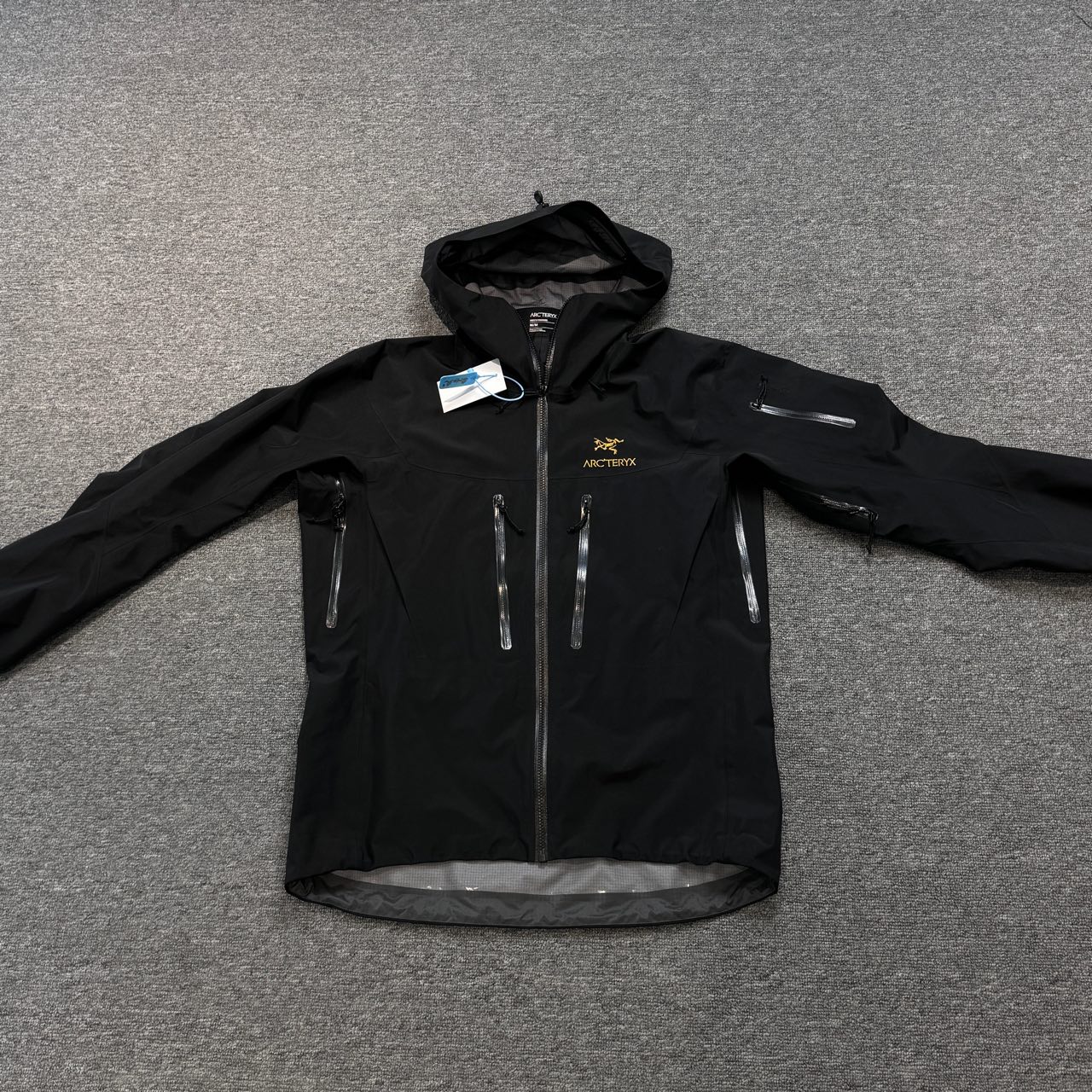 99新 ARC'TERYX/始祖鸟 硬壳 冲锋衣男款黑金/M码/Sw23807