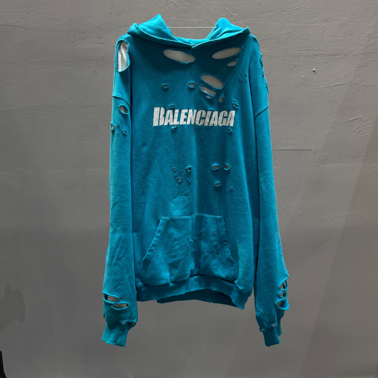 Balenciaga / 巴黎世家 22ss秀款破坏做旧印花卫衣/XS码/SW23988