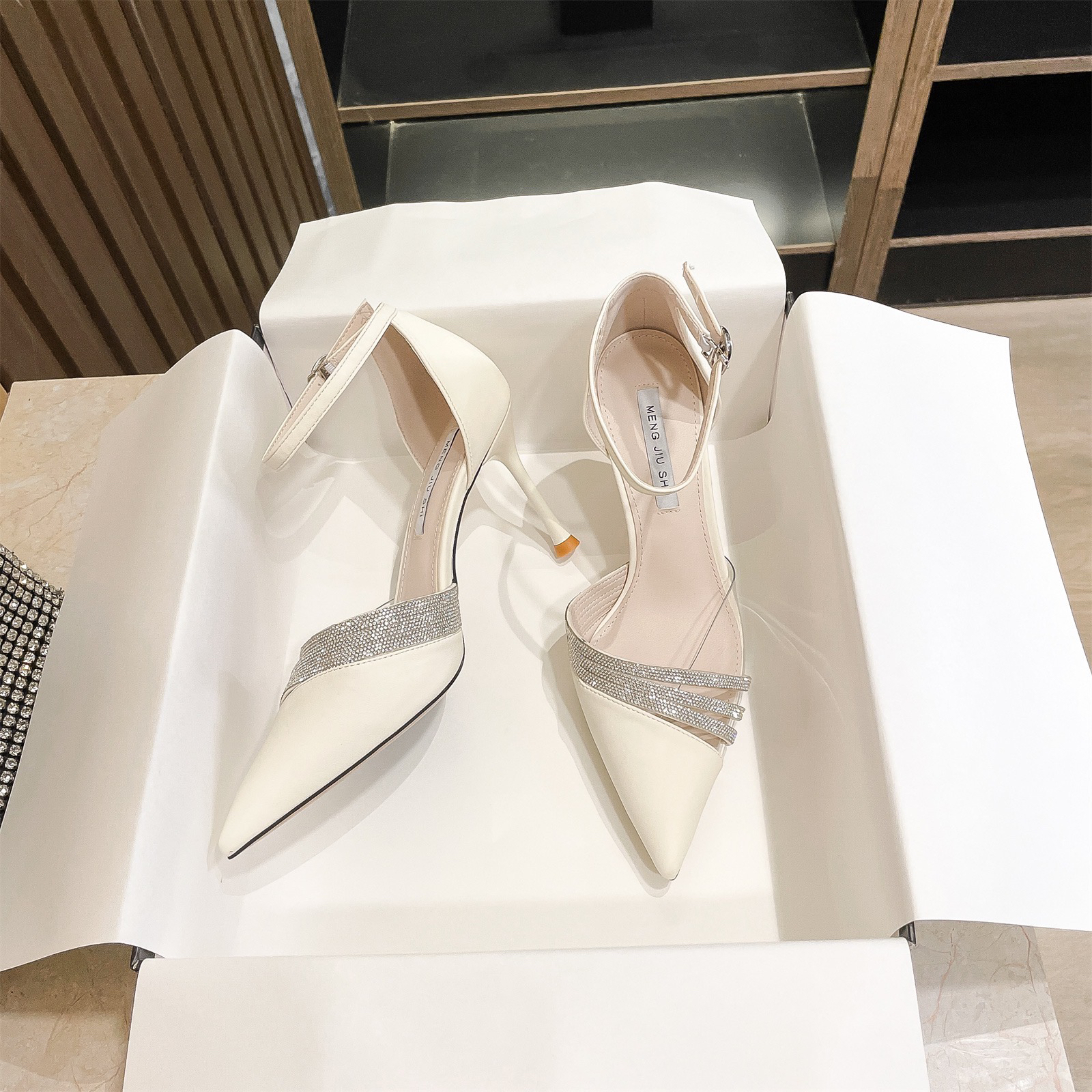 35-95春夏新款设计感包头尖头凉鞋法式高级感水钻高跟鞋3318