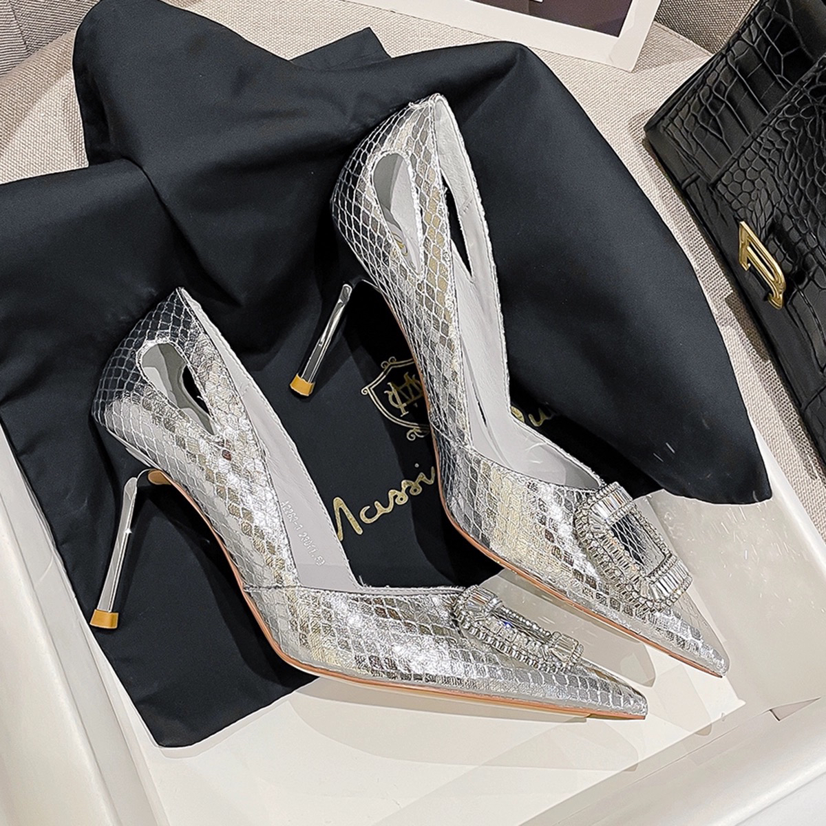 2024年春季新款尖头细跟法式水钻方扣气质高跟鞋女2283-3