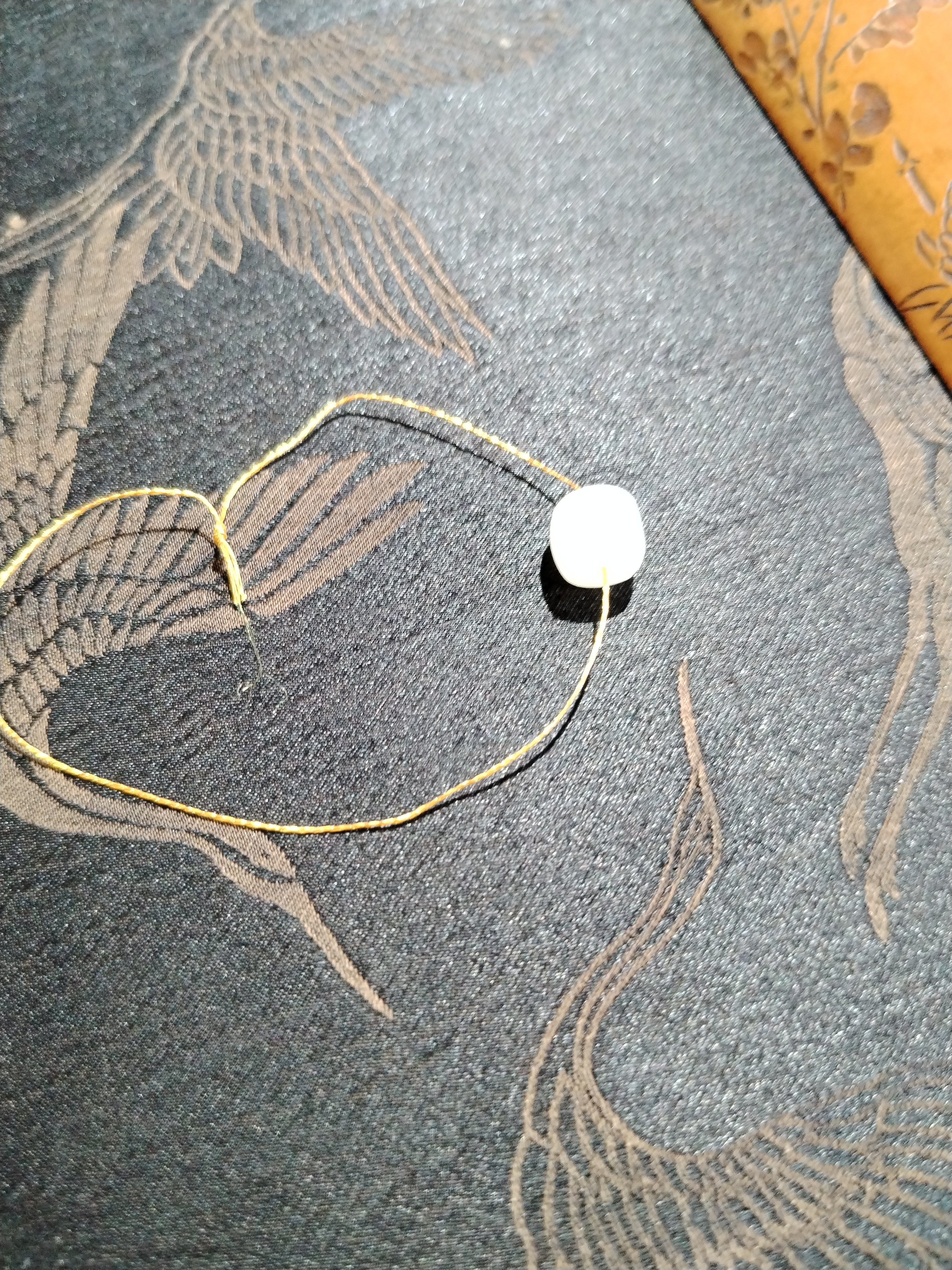 新疆和田玉珠串打孔