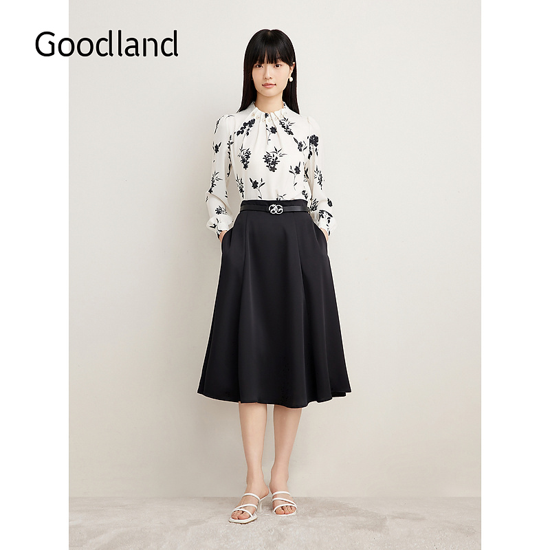 Goodland美地女装秋季时尚艺术印花钉珠装饰收褶立领上衣