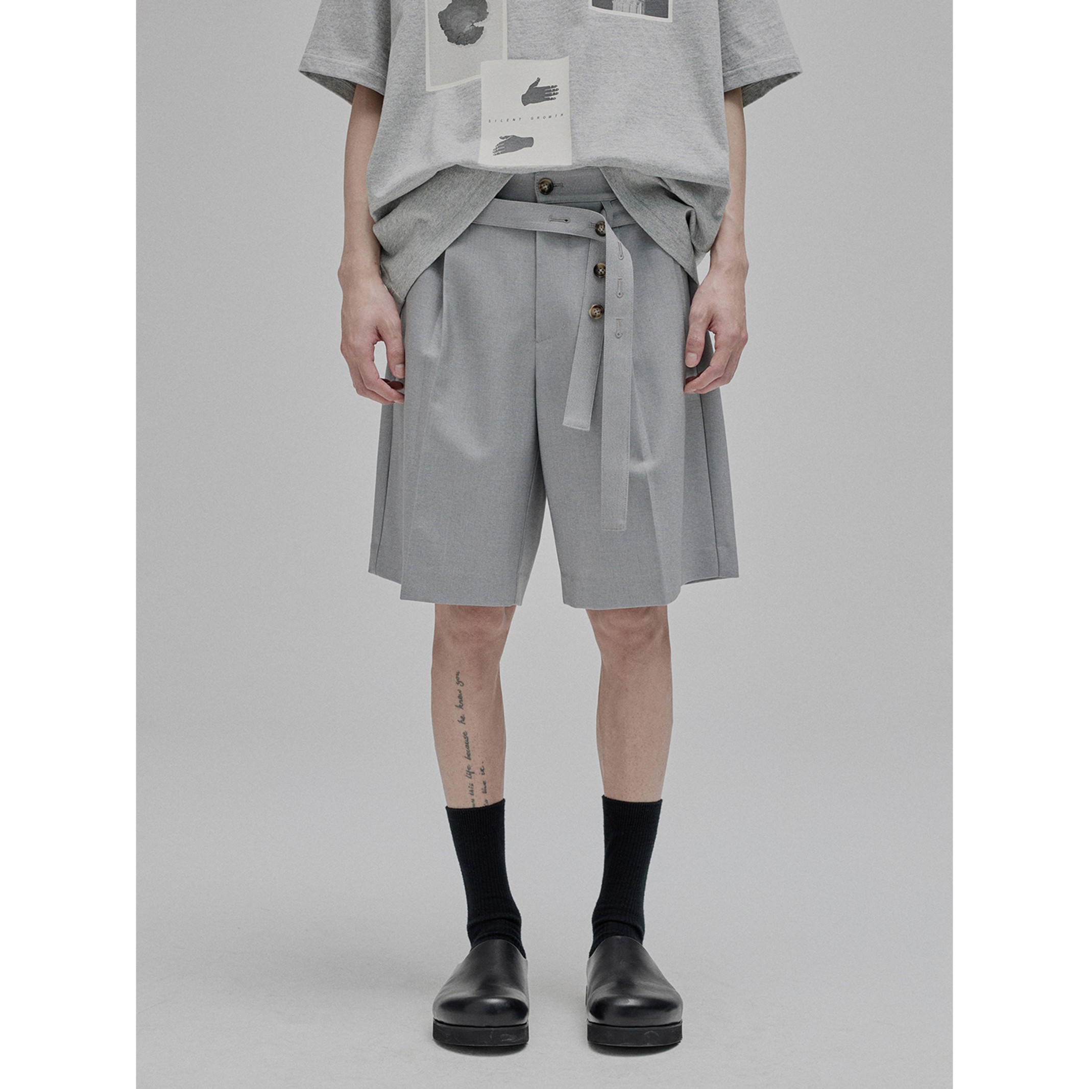 【NANS】垂坠感锁眼抽带设计经典单褶开袋宽舒中裤 / WIDE SHORTS